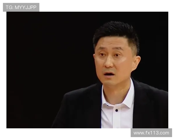 许利民:攻防失误致比分反超 要坚定意识 许利民:攻防失误致比分反超 要坚定意识